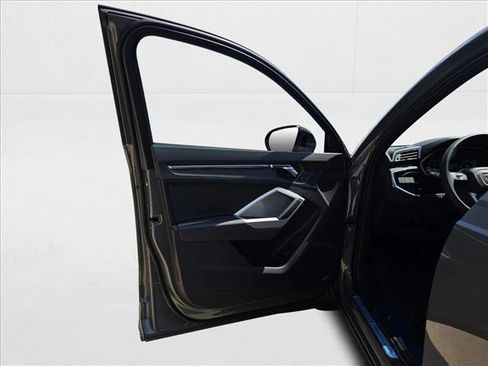 New 2025 Audi Q3 2.0T Premium image 13