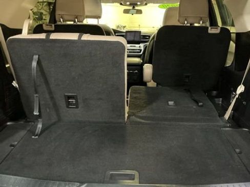 Used 2020 Ford Explorer XLT w/ Equipment Group 202A image 11