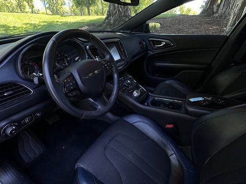 Used 2015 Chrysler 200 S FWD image 9