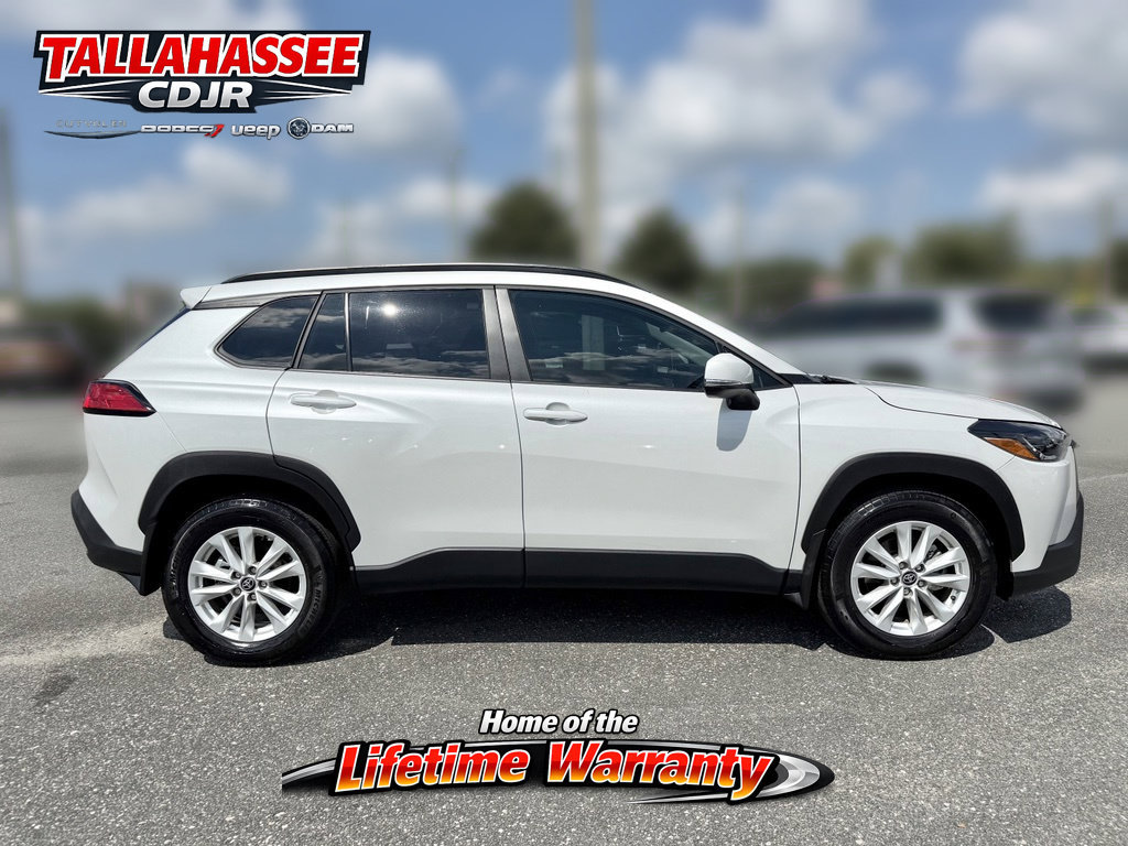 Used 2024 Toyota Corolla Cross LE FWD image 2