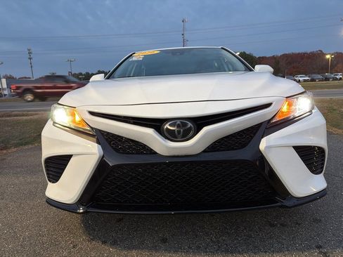 Used 2020 Toyota Camry SE image 3