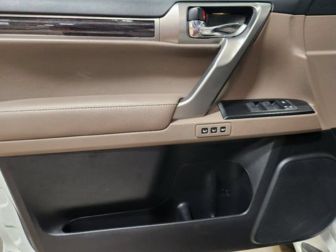 Used 2023 Lexus GX 460 Luxury w/ Accessory Package AWD/4WD image 40