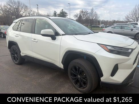 Used 2022 Toyota RAV4 SE w/ Convenience Package image 3