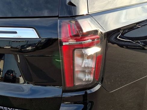 Used 2024 Chevrolet Suburban Premier image 12