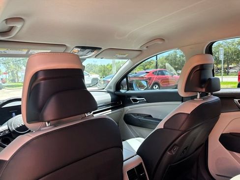 Used 2024 Kia Sportage EX FWD image 16