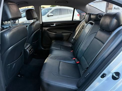 Used 2013 Hyundai Genesis 3.8 RWD image 15