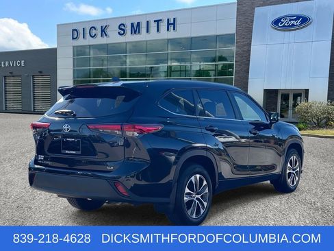 Used 2023 Toyota Highlander XLE image 6