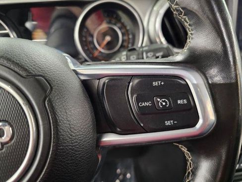 Used 2020 Jeep Wrangler Unlimited Sahara image 12