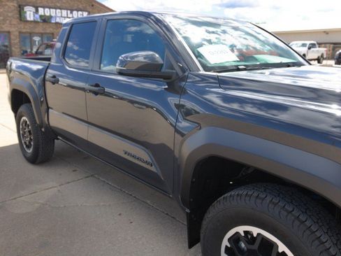 Used 2024 Toyota Tacoma TRD Off-Road w/ TRD Off Road Upgrade Package AWD/4WD image 11