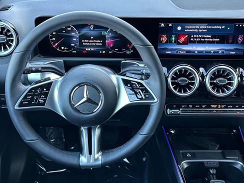 New 2026 Mercedes-Benz GLB 250 4MATIC image 14