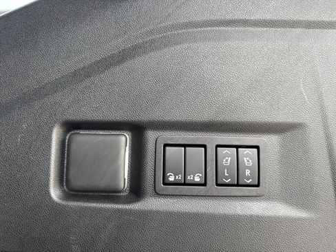 Used 2025 GMC Yukon Denali w/ Denali Reserve Package AWD/4WD image 38