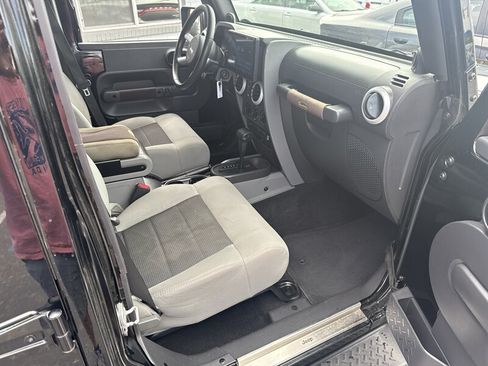 Used 2010 Jeep Wrangler Unlimited Sahara AWD/4WD image 21