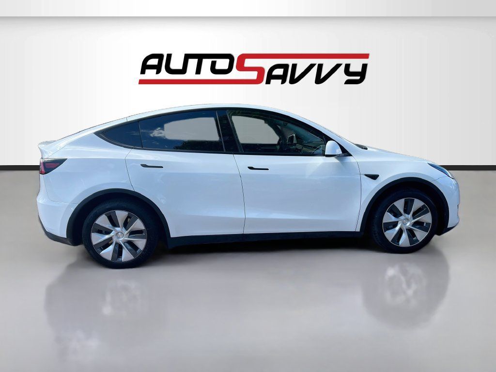 Used 2024 Tesla Model Y Long Range AWD/4WD image 8