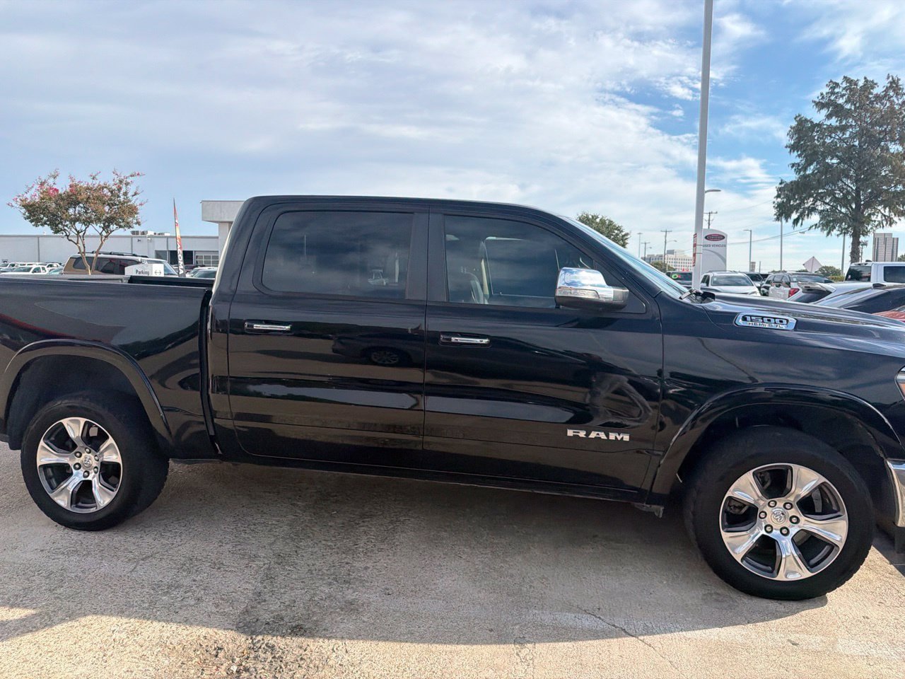 Used 2019 RAM 1500 Laramie RWD image 4