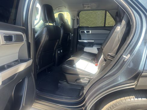 Used 2023 Ford Explorer XLT w/ Equipment Group 202A RWD image 16