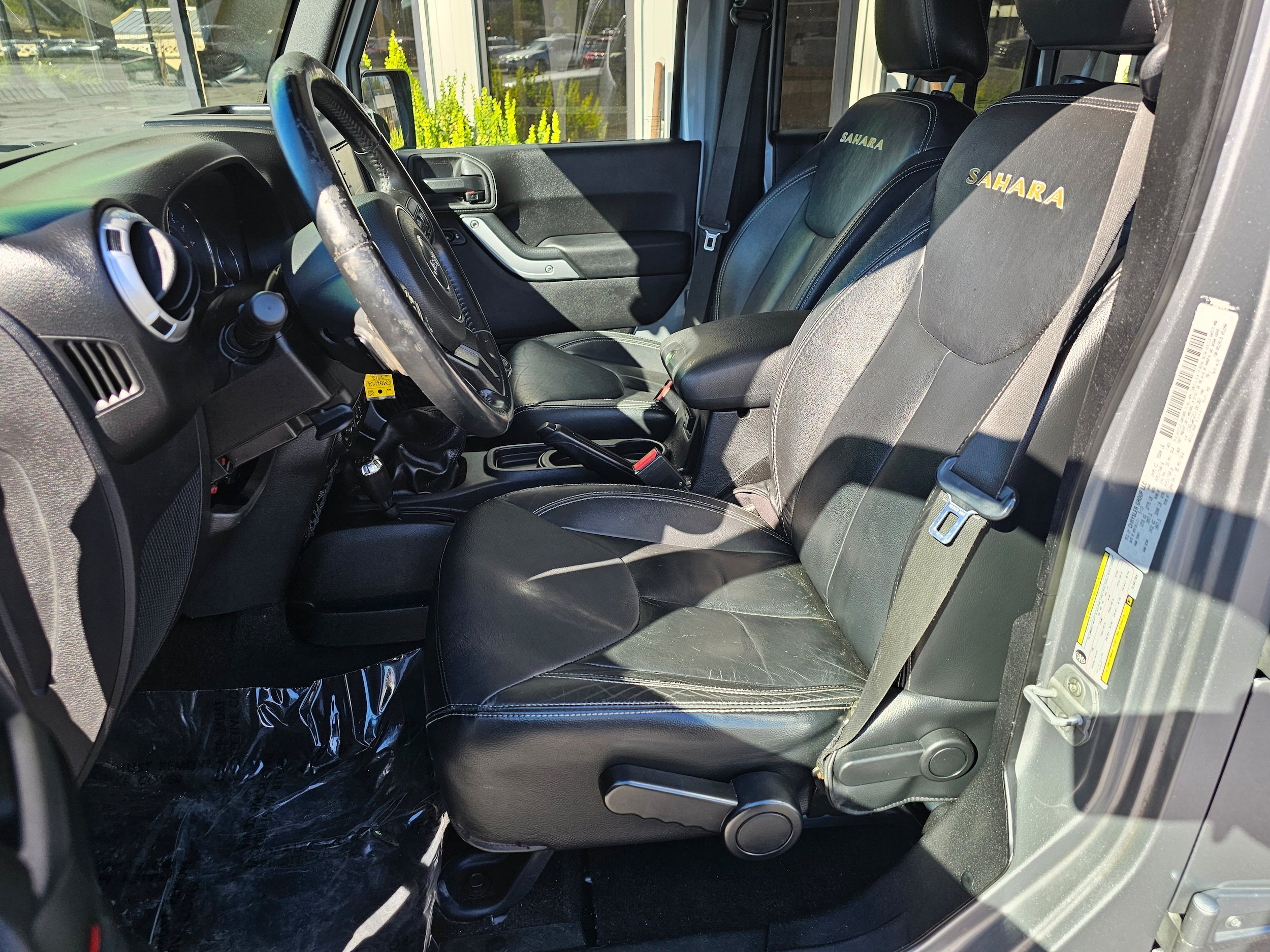 Used 2013 Jeep Wrangler Unlimited Sahara w/ Connectivity Group AWD/4WD image 11