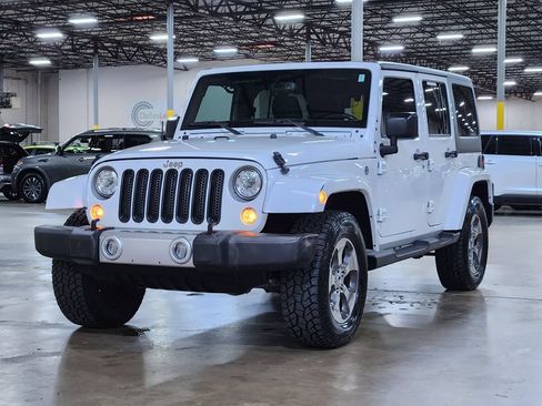 Used 2018 Jeep Wrangler Unlimited Sahara AWD/4WD image 4