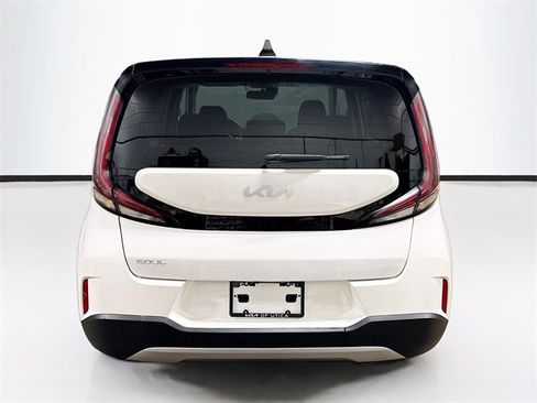 Used 2023 Kia Soul LX w/ LX Technology Package image 6