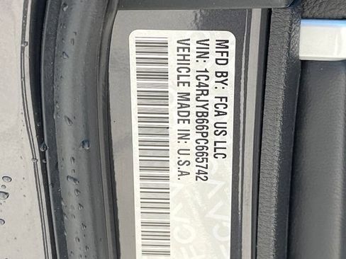 Used 2023 Jeep Grand Cherokee 4WD 4xe image 2