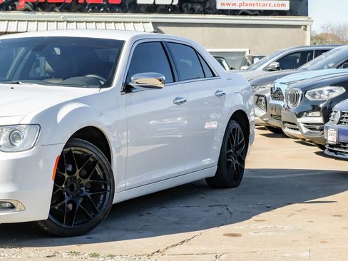Used 2019 Chrysler 300 Limited image 6