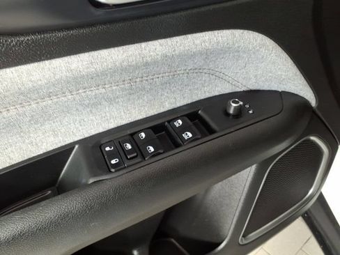 Used 2023 Jeep Compass Latitude AWD/4WD image 15