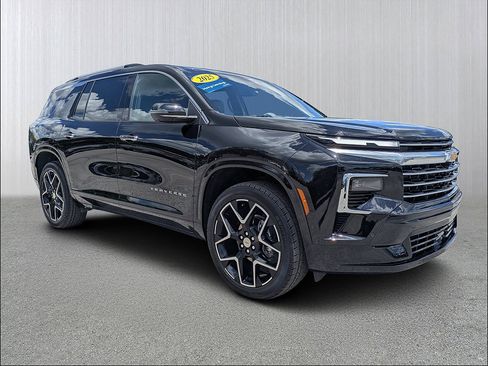 Used 2025 Chevrolet Traverse High Country w/ LPO, Floor Liner Package FWD image 1