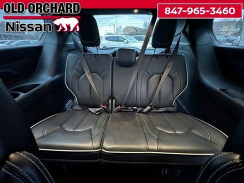 Used 2026 Chrysler Pacifica Limited FWD image 14