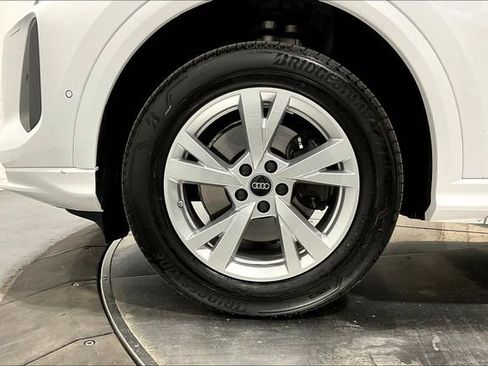 Certified 2025 Audi Q5 Premium w/ Convenience Package AWD/4WD image 8
