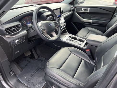 Used 2022 Ford Explorer XLT w/ Equipment Group 202A image 14