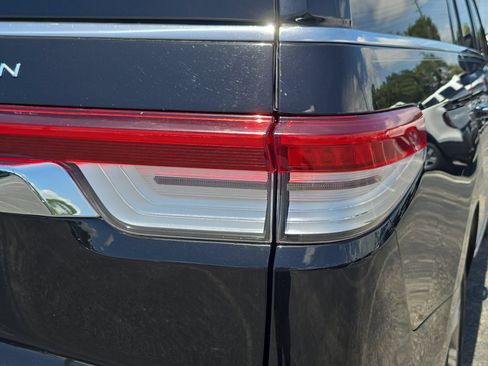 Used 2022 Lincoln Navigator Reserve AWD/4WD image 8