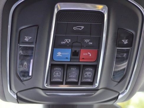 Used 2023 Jeep Grand Cherokee L Limited w/ Black Appearance Package AWD/4WD image 33