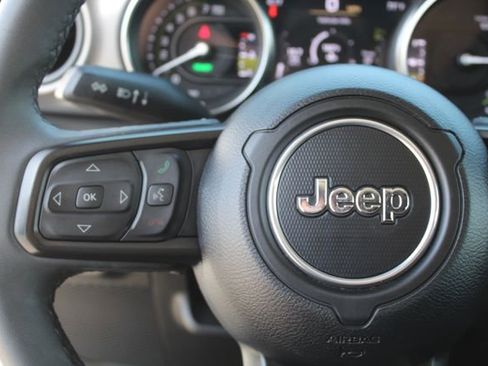 Used 2023 Jeep Wrangler Unlimited image 19