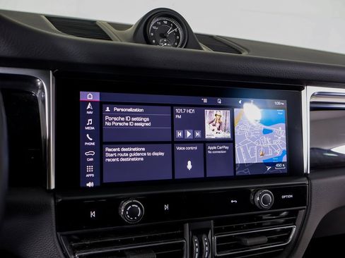 Certified 2023 Porsche Macan S image 15