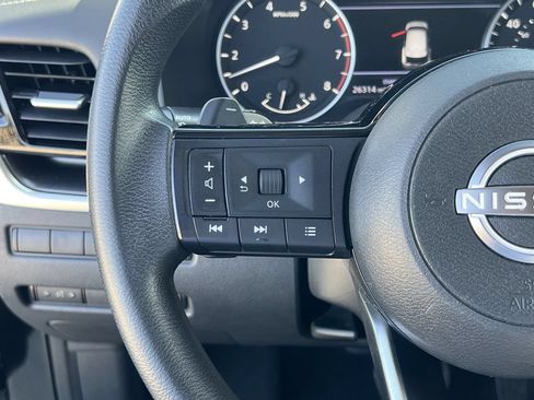 Used 2022 Nissan Rogue SV FWD image 12