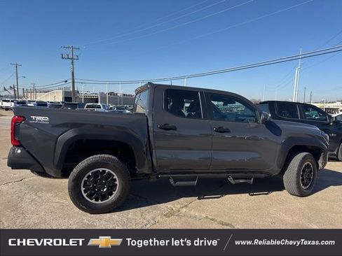 Used 2025 Toyota Tacoma SR5 image 7