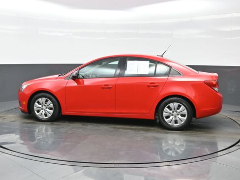 Used 2014 Chevrolet Cruze LS image 3