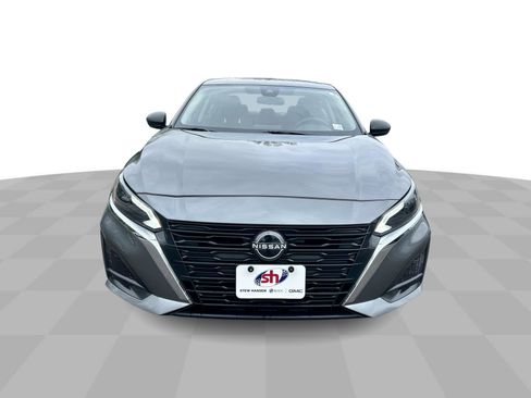 Used 2024 Nissan Altima 2.5 SV FWD image 3
