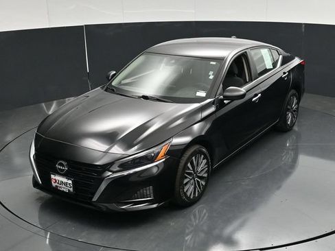 Used 2024 Nissan Altima 2.5 SV AWD/4WD image 42