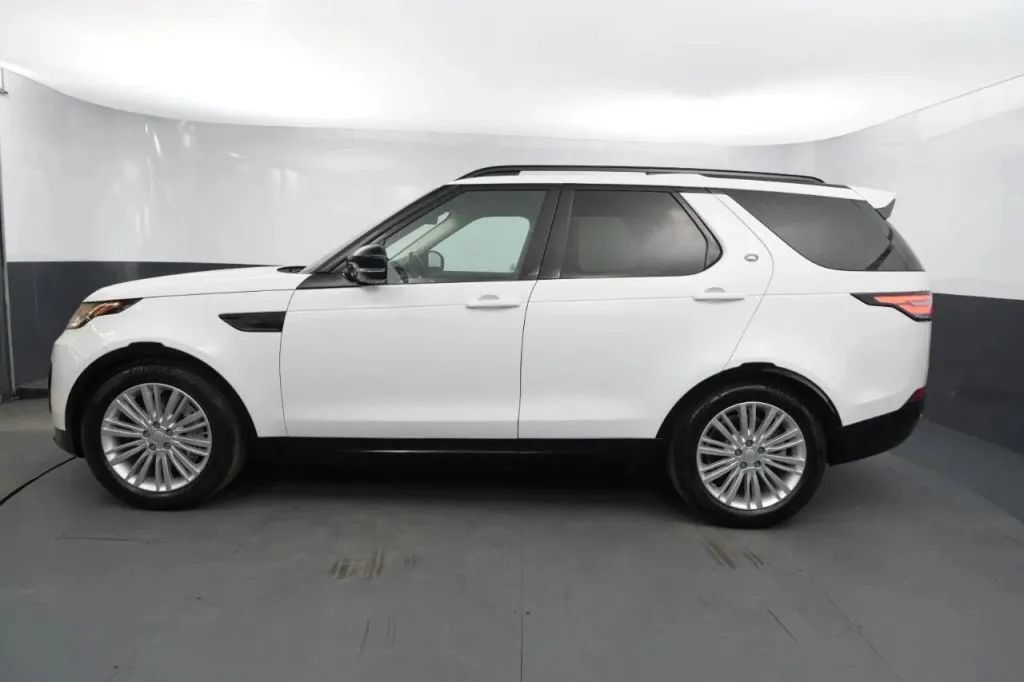 Used 2020 Land Rover Discovery Landmark AWD/4WD image 2
