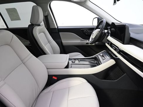 New 2026 Lincoln Aviator AWD w/ Jet Appearance Package image 16