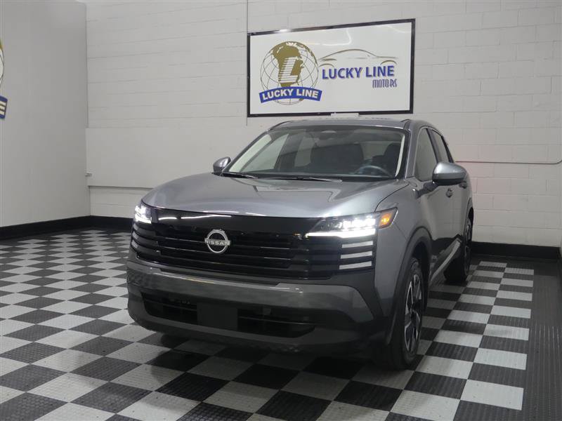 Used 2025 Nissan Kicks SV AWD/4WD image 4