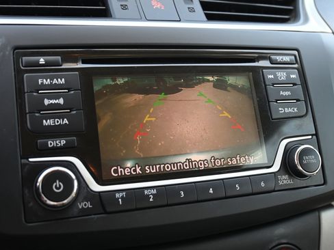 Used 2015 Nissan Sentra SV FWD image 13