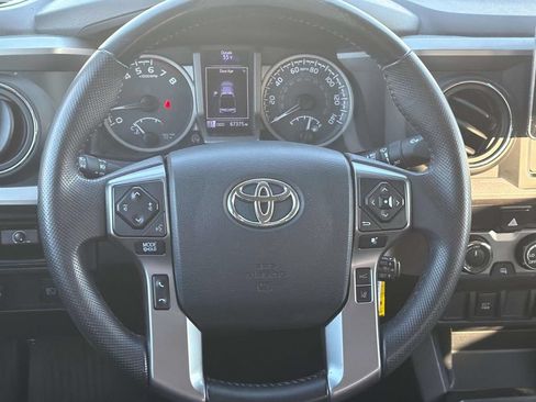 Used 2019 Toyota Tacoma SR5 AWD/4WD image 10