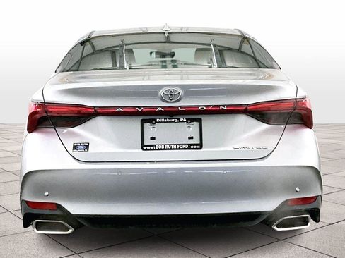 Used 2022 Toyota Avalon Limited image 4
