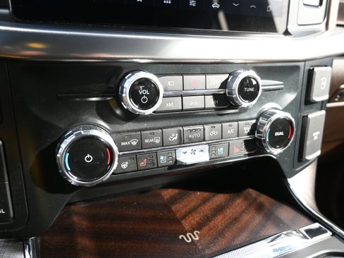 Used 2025 Ford F150 King Ranch w/ FX4 Off-Road Package image 29