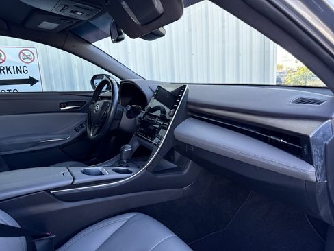 Used 2019 Toyota Avalon XLE image 10