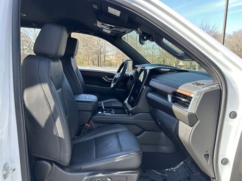 Used 2025 GMC Yukon Denali image 49