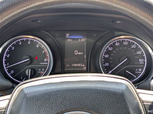 Used 2019 Toyota Camry LE FWD image 21