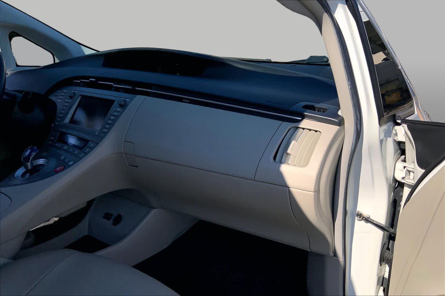 Used 2014 Toyota Prius Four w/ Solar Roof Package FWD image 18