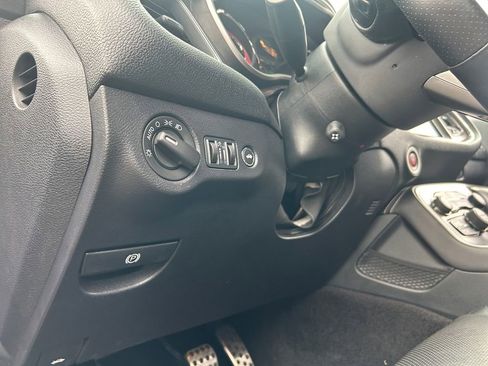 Used 2015 Dodge Challenger SRT Hellcat image 22